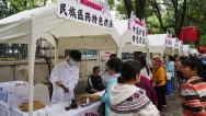 云南昆明：市民近距离感受中医药文化魅力