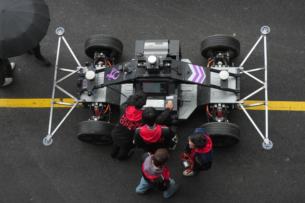 湖南张家界：世界AI竞速锦标赛总决赛收官