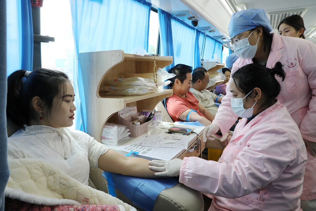 湖南湘西州：民众献血传递爱心