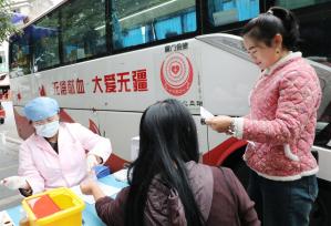 湖南湘西州：民众献血传递爱心