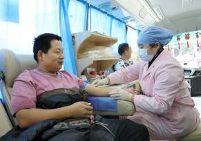 湖南湘西州：民众献血传递爱心