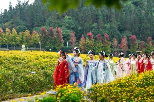 贵州兴义：汉服巡游展文化之美