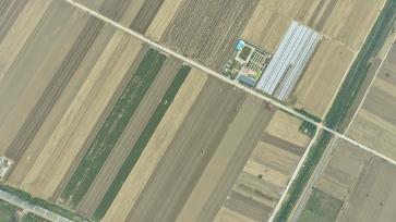 山东聊城：农民加快推进冬小麦播种