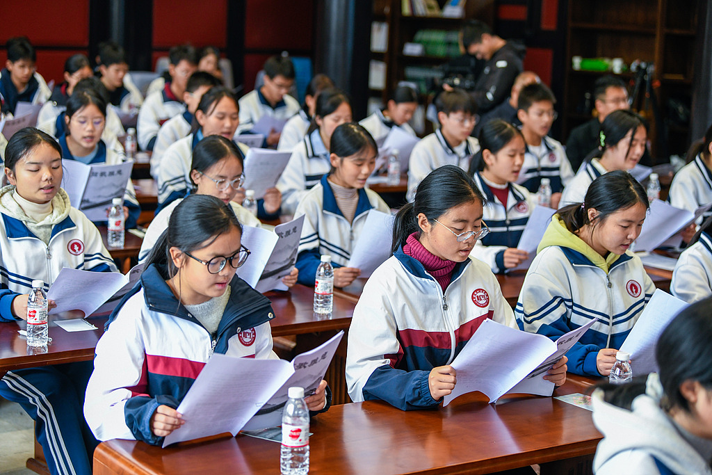 贵州黔西南：师生诵读经典品书香