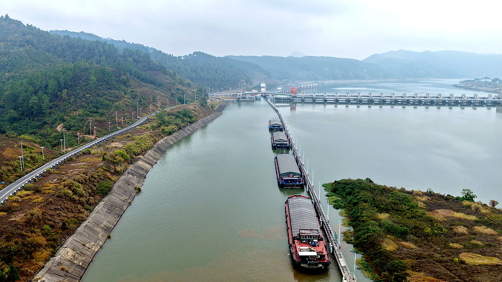 江西吉安：峡江水利枢纽航道繁忙