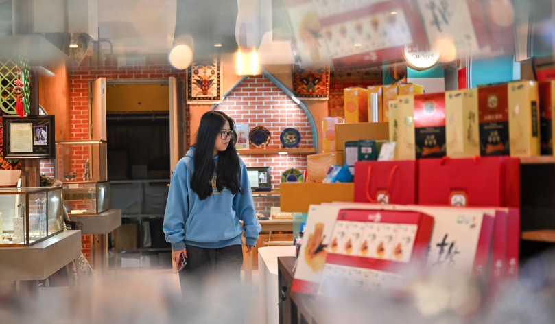 上海：进博集市迎客来