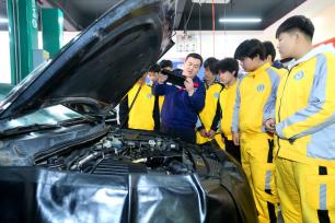 山东青岛：学员参加职业技能培训