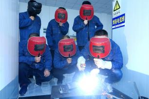 山东青岛：学员参加职业技能培训