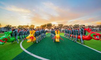 江苏泗洪：学生参加秋季趣味运动会