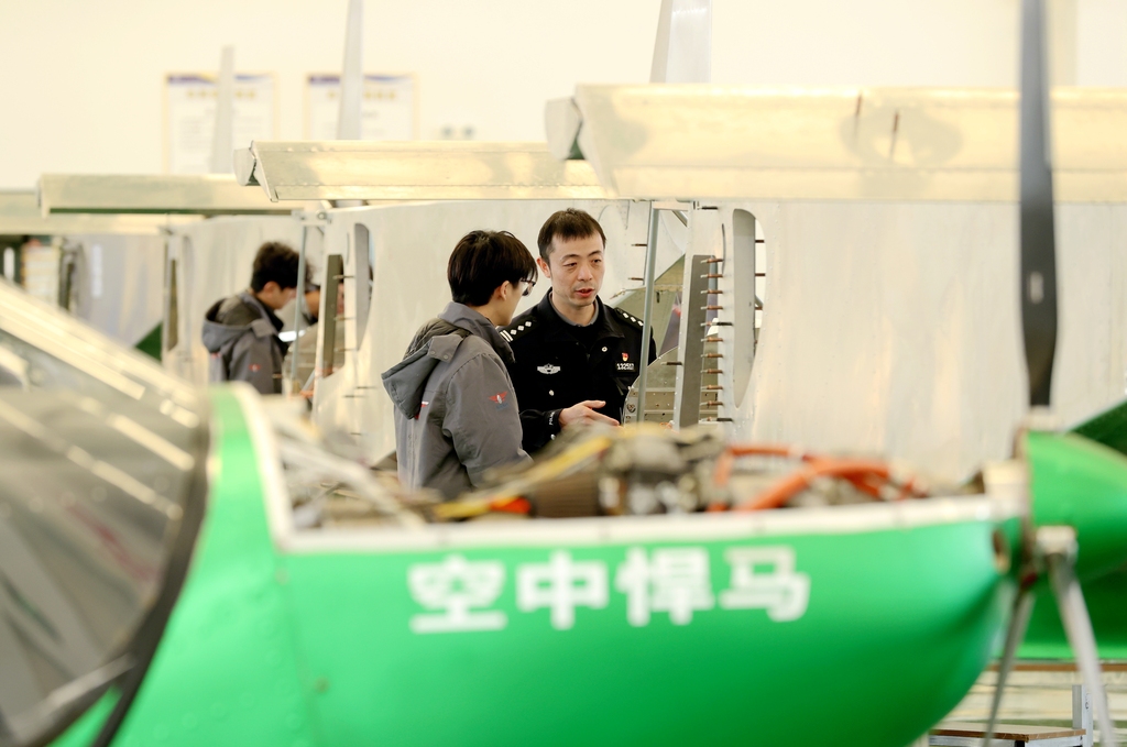 江苏宿迁：民警在飞机制造企业讲解安全知识