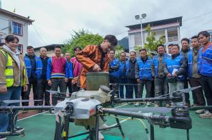 广西融水：苗寨村民学习无人机植保操作