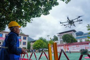 广西融水：苗寨村民学习无人机植保操作