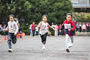 贵州黔东南：校园运动会助力学生健康成长
