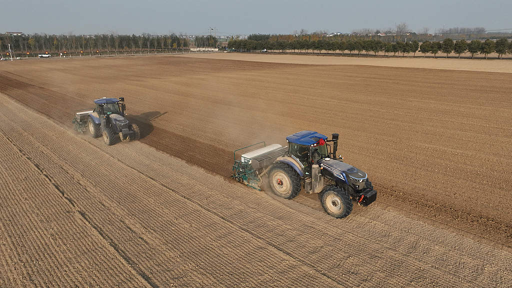 河南周口：北斗导航赋能无人驾驶农机