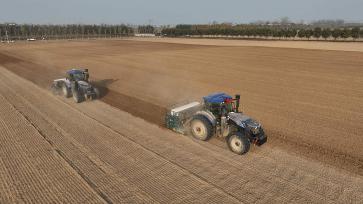 河南周口：北斗导航赋能无人驾驶农机