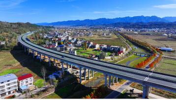 湖北十堰：高速公路穿过全村腹地