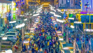 河南洛阳：特色商业街区激活城市“夜经济”