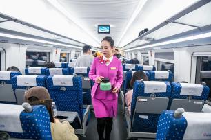 贵州黔西南：盘兴高铁运行试验列车