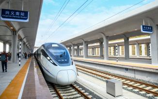 贵州黔西南：盘兴高铁运行试验列车