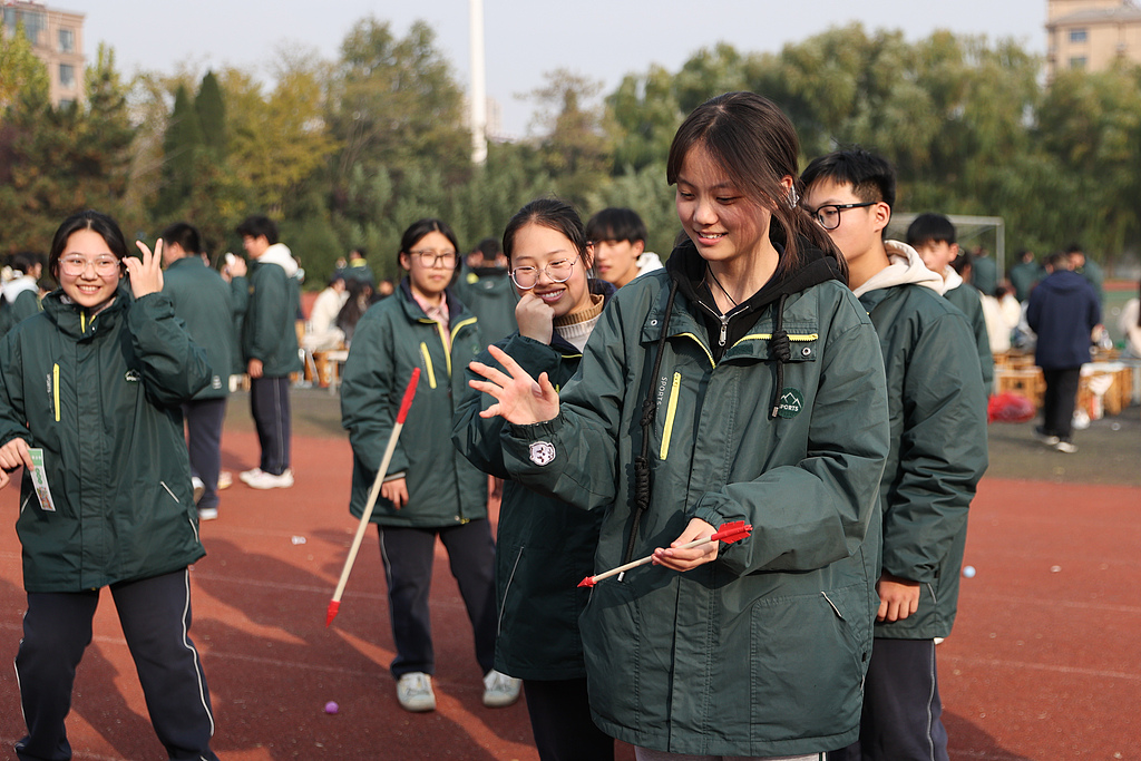 江苏连云港：学生参加冬季趣味运动会