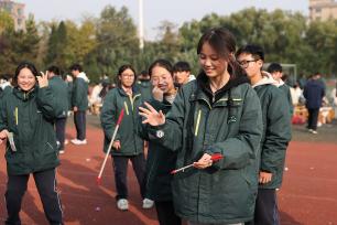 江苏连云港：学生参加冬季趣味运动会