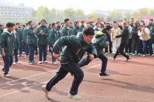 江苏连云港：学生参加冬季趣味运动会