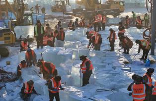 哈尔滨冰雪大世界冰雪景观建设全面开工