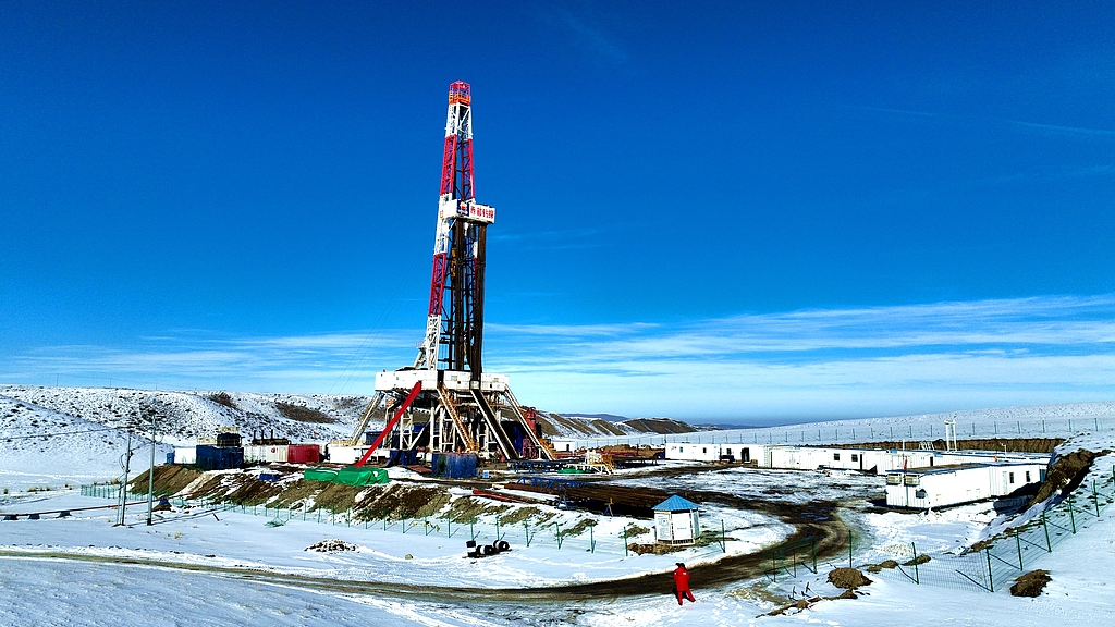 新疆克拉玛依：石油工人施工作业