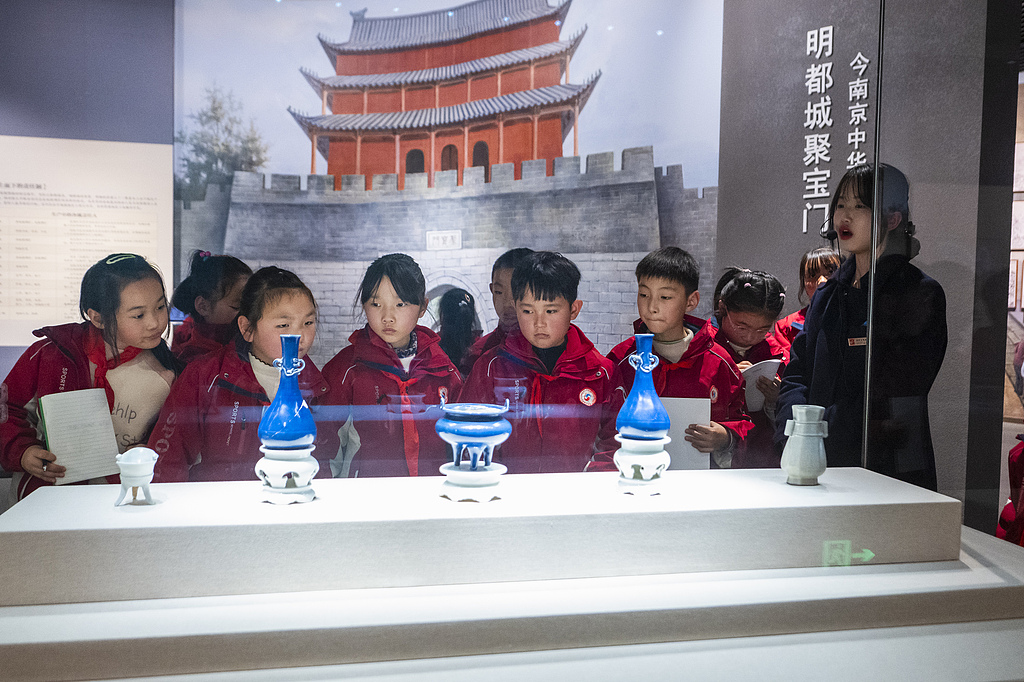 安徽芜湖：学生参观博物馆感受文化魅力