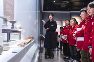 安徽芜湖：学生参观博物馆感受文化魅力