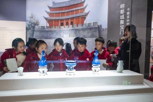 安徽芜湖：学生参观博物馆感受文化魅力