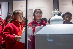 安徽芜湖：学生参观博物馆感受文化魅力