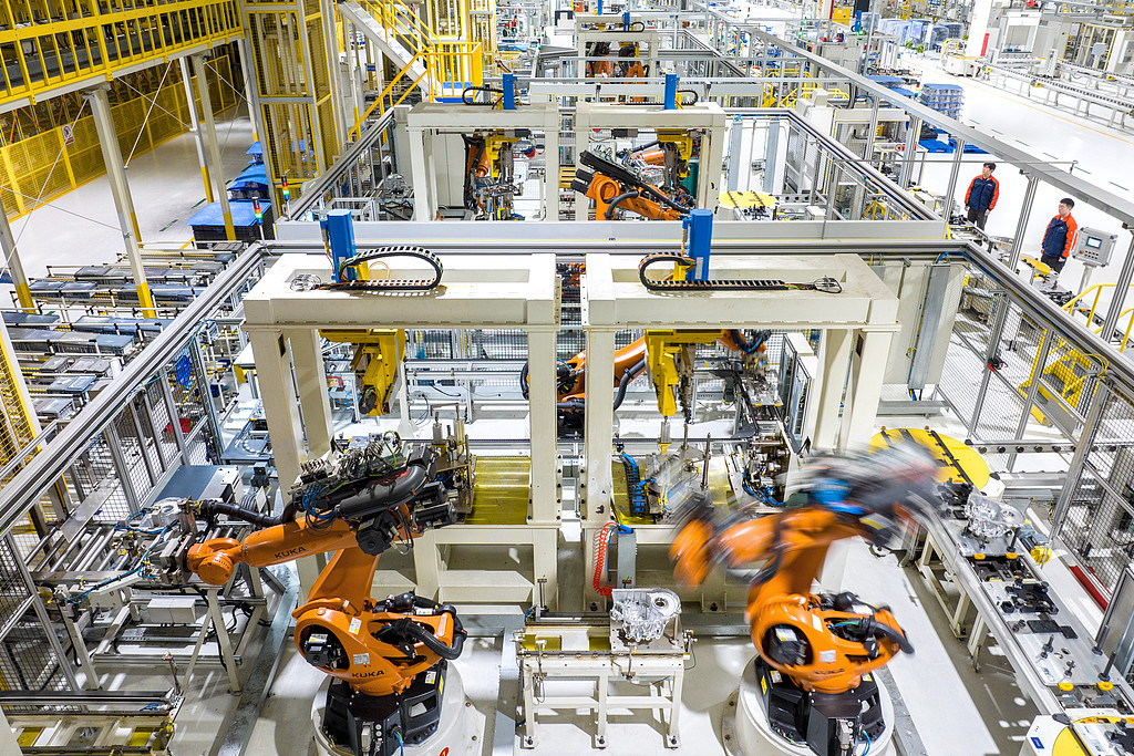 浙江长兴：自动化流水线高速运转