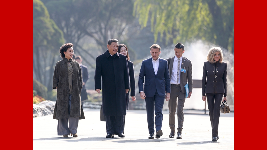 習近平同法國總統馬克龍在成都進行友好交流