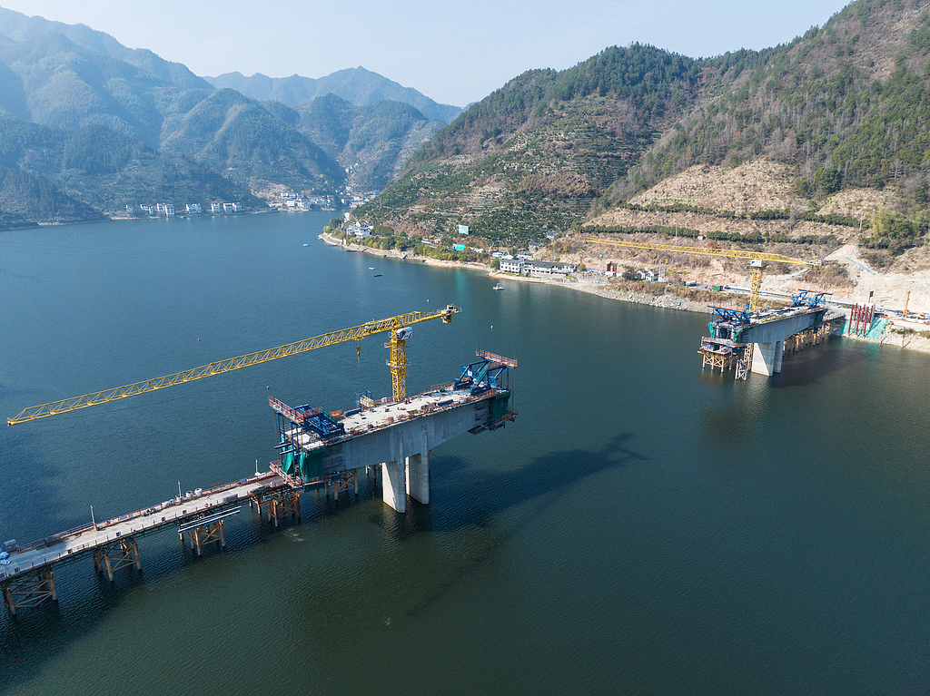浙江杭州：鸠坑口大桥及接线工程有序推进​