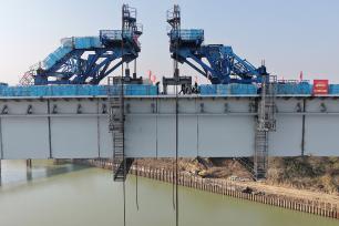 ​沪渝蓉高铁通泰扬特大桥跨太平河桥顺利合龙