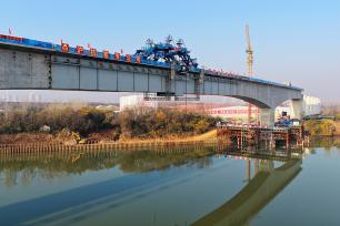 ​沪渝蓉高铁通泰扬特大桥跨太平河桥顺利合龙