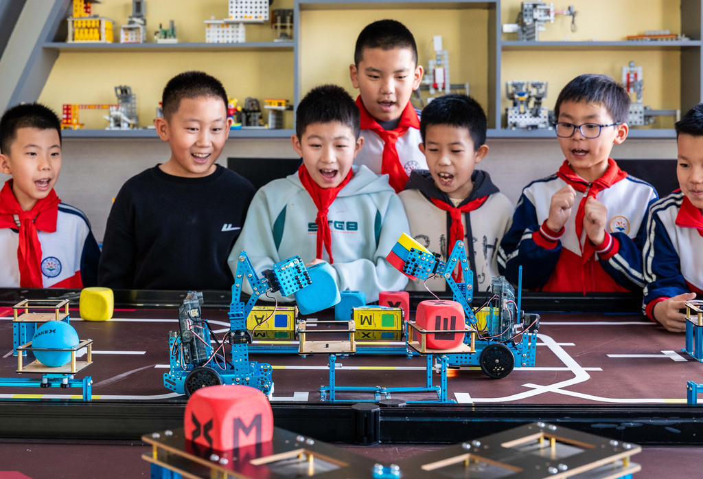 内蒙古呼和浩特：多彩社团点燃科技梦