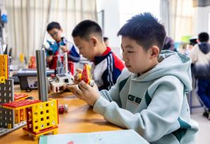 内蒙古呼和浩特：多彩社团点燃科技梦