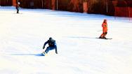 北京：滑雪爱好者雪场享受冬日乐趣