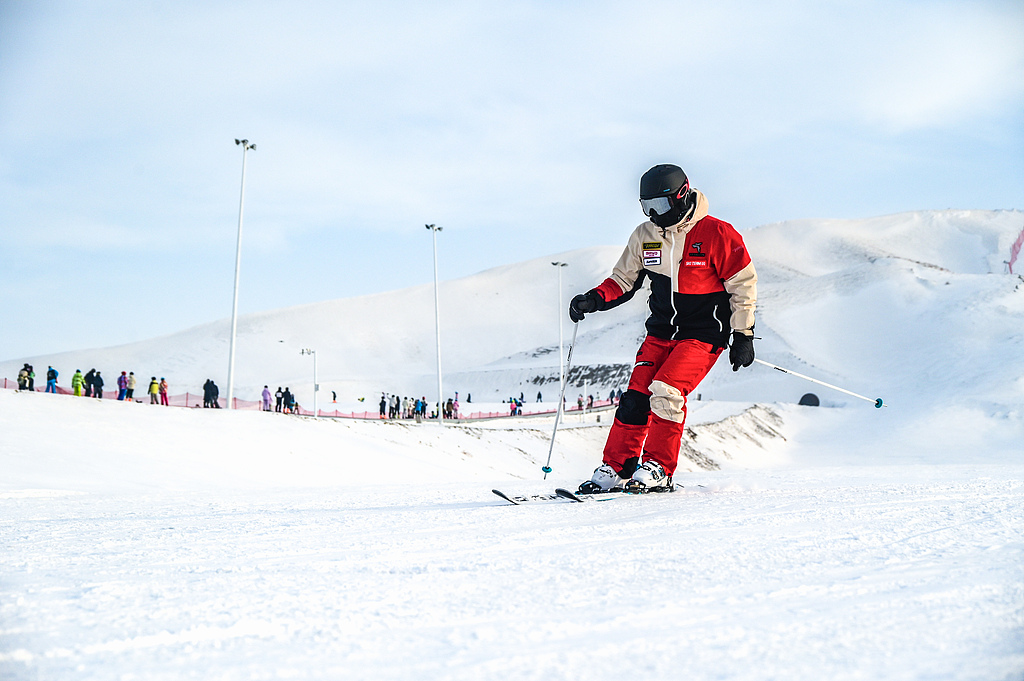 新疆昌吉州：“滑雪热”持续升温