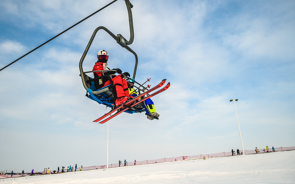 新疆昌吉州：“滑雪热”持续升温