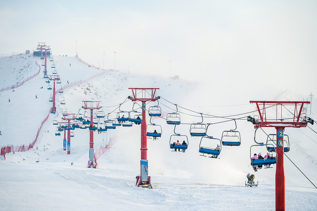 新疆昌吉州：“滑雪热”持续升温