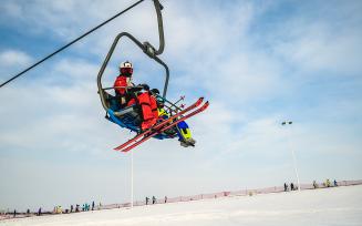 新疆昌吉州：“滑雪热”持续升温