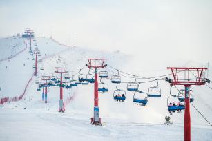 新疆昌吉州：“滑雪热”持续升温