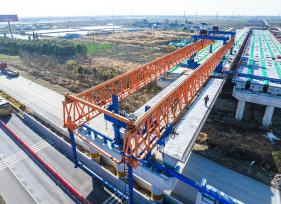 江苏兴化：宁盐高速公路建设正酣