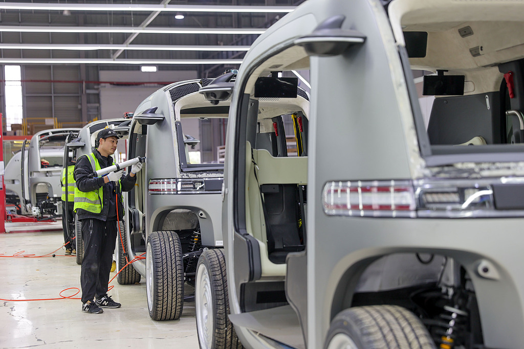 贵州贵阳：无人驾驶小巴远销海外