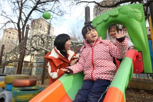 河北唐山：幼儿园小朋友户外运动强体魄