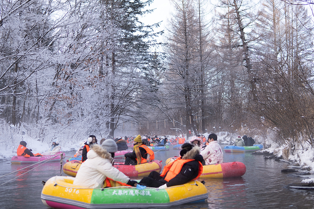 吉林延边：游客体验雾凇漂流