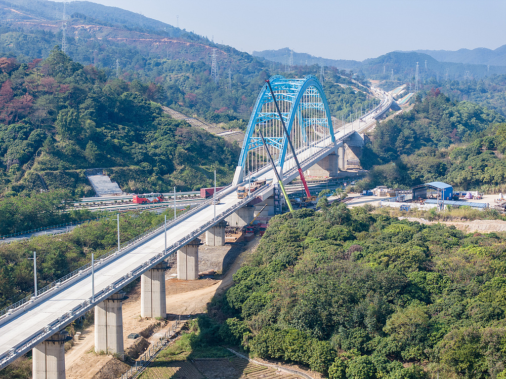 广西梧州：南深高铁建设有序推进